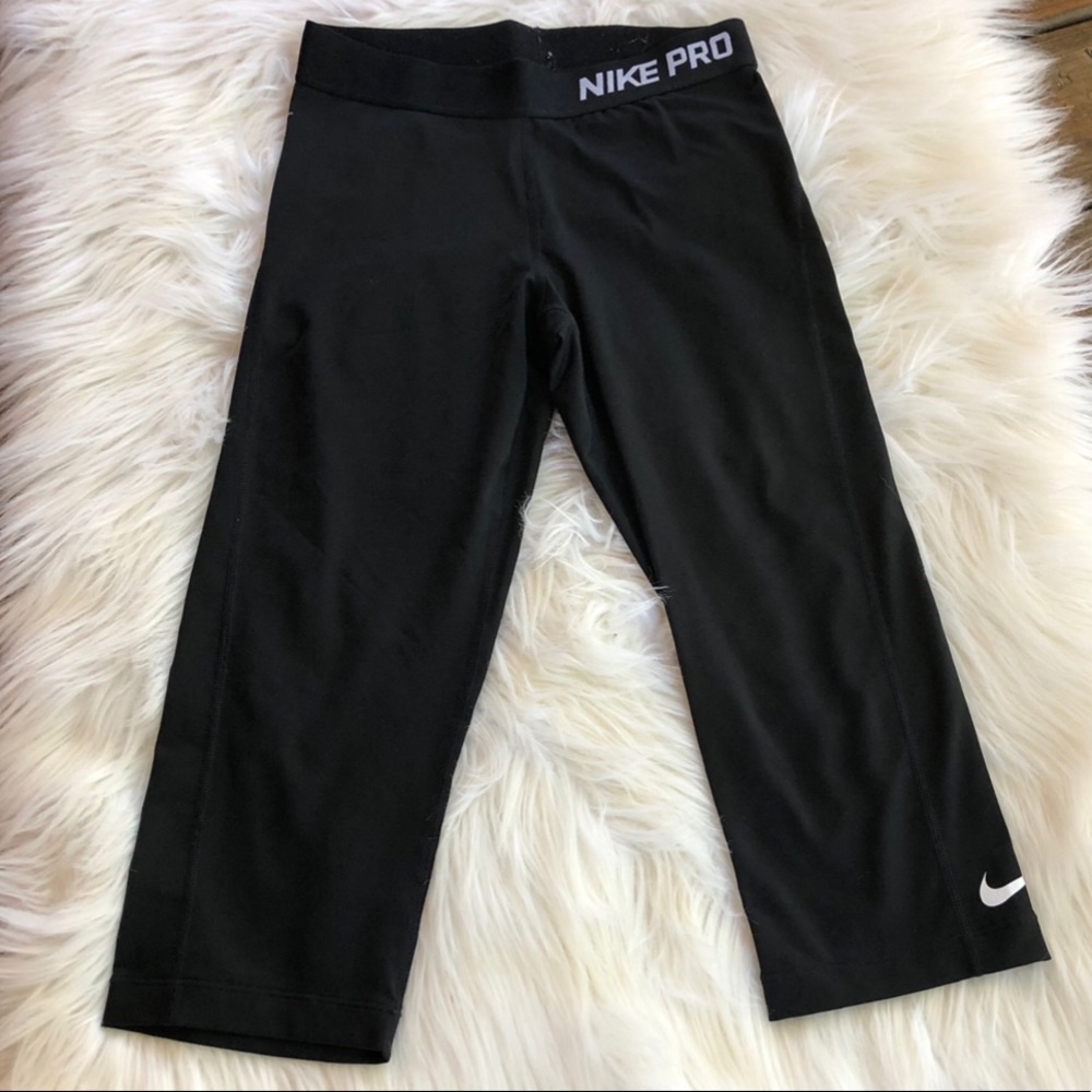 ~Nike~ Nike pro black crop leggings. Size small